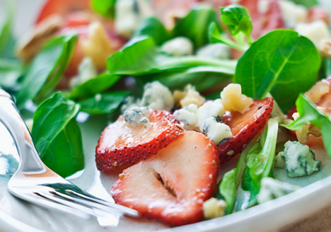 Strawberry, Spinach & Gorgonzola Salad